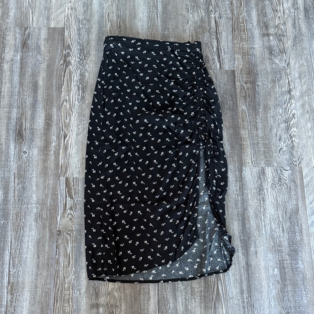 Hollister Black and White Floral Pencil Skirt